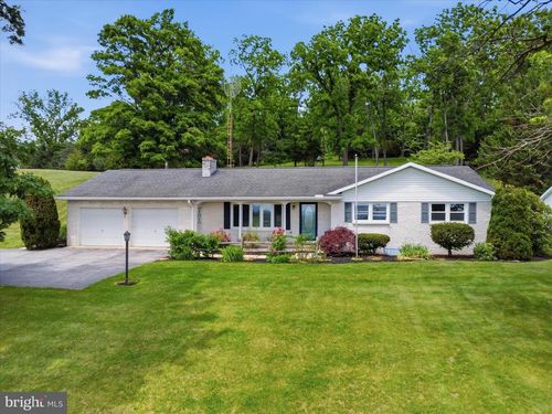 11141 Lincoln Way W, FORT LOUDON, PA, 17224-9735 | Card Image