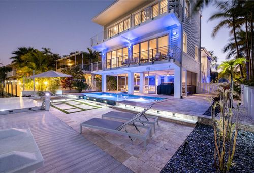 20 Center Ln, Key Largo, FL, 33037-2911 | Card Image