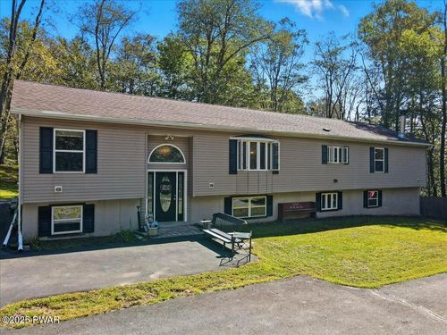 147 View Dr, Greentown, PA, 18426-4810 | Card Image