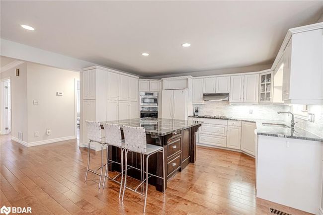 24 Willow Bay Dr, House other with 5 bedrooms, 3 bathrooms and 8 parking in Midhurst ON | Image 7