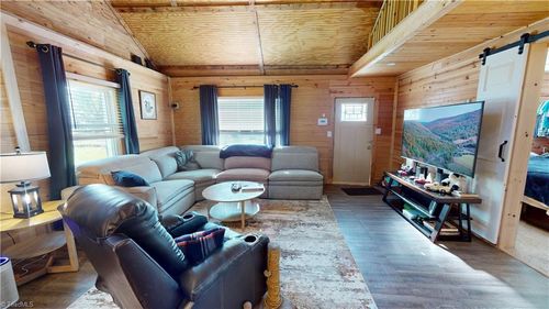 296 N Franklin Rd, Mount Airy, NC, 27030-3318 | Card Image