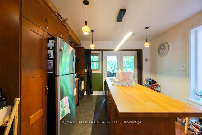 219 Kingston Rd, House attached with 3 bedrooms, 2 bathrooms and 2 parking in Toronto ON | Image 8