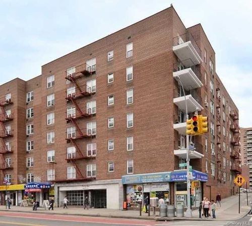 3b-42-95 Main St, Flushing, NY, 11355-4702 | Card Image