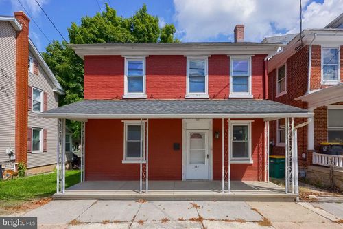 121 W Penn Ave, WERNERSVILLE, PA, 19565-1503 | Card Image