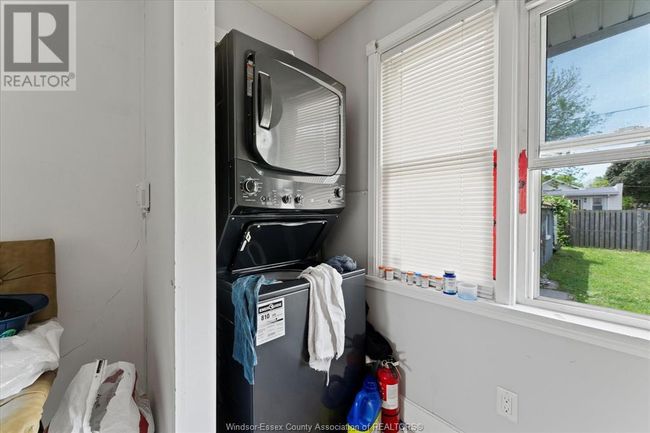1033 Harrison Ave, House other with 3 bedrooms, 2 bathrooms and null parking in Windsor ON | Image 11