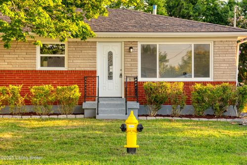 5818 Whispering Hills Blvd, Louisville, KY, 40219-2431 | Card Image