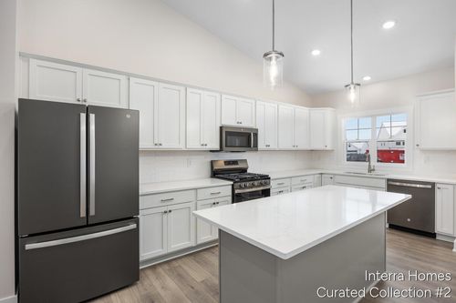 11-2817 W Cobblestone Ct Se, Kentwood, MI, 49512-5498 | Card Image