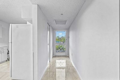 204 - 4734 Lucerne Lakes Boulevard, Condo with 2 bedrooms, 2 bathrooms and null parking in Lake Worth FL | Image 2