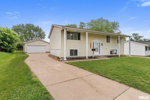 3431 Wakonda Dr, Bettendorf, IA, 52722-2421 | Card Image