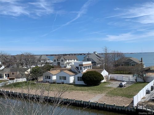 12 Shinnecock Rd, East Quogue, NY, 11942-4926 | Card Image