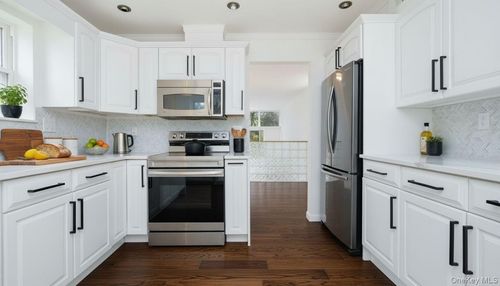 1418 Fox Glen Dr, Hartsdale, NY, 10530-1727 | Card Image