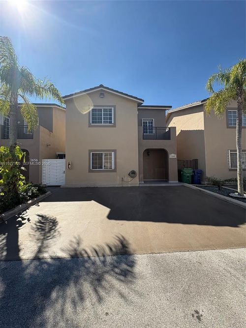 105-7664 Nw 182nd Ter, Hialeah, FL, 33015-2940 | Card Image