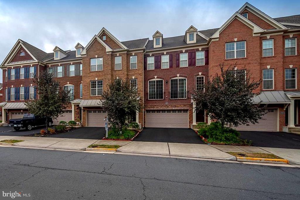 Logans Ridge Ter, Ashburn, VA 20148