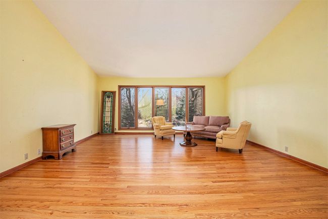 Formal living room | Image 9