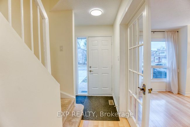 42 Fair Oaks Cres, House attached with 3 bedrooms, 2 bathrooms and 2 parking in Nepean ON | Image 5