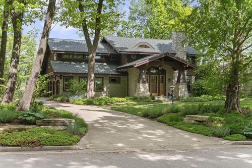 7541 S Cambridge Drive, Franklin, WI, 53132 | Card Image