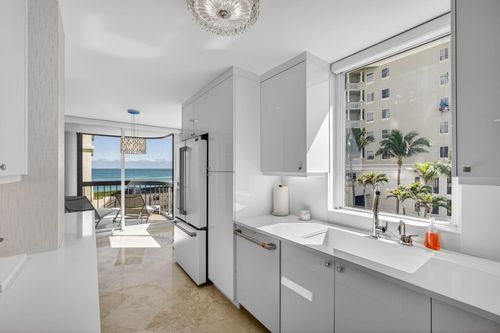 3b-5380 N Ocean Dr, Riviera Beach, FL, 33404-2531 | Card Image