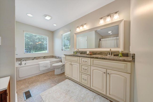 Owners Bath | Image 16