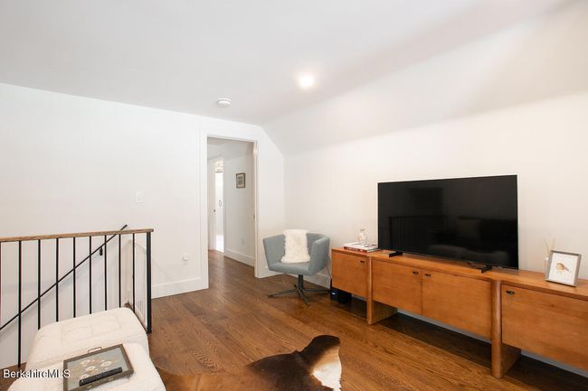 Loft sitting area | Image 19