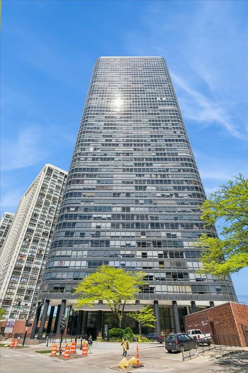 2315-5415 N Sheridan Rd, Chicago, IL, 60640-1976 | Card Image