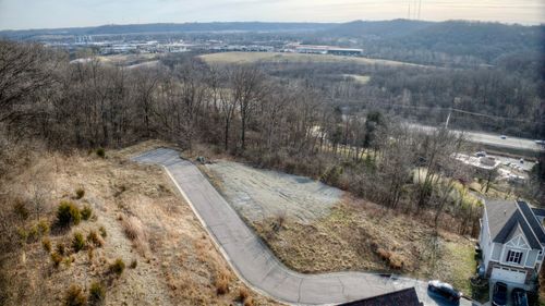 32793283 Lookout Valley, Covington, KY, 41017 | Card Image