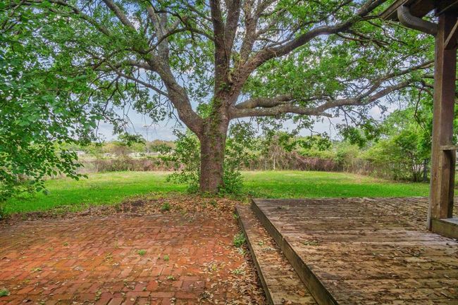 227 Hale, House other with 3 bedrooms, 2 bathrooms and 4 parking in Winnie TX | Image 8
