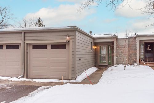 644 Watersedge Dr, Ann Arbor, MI, 48105-2515 | Card Image