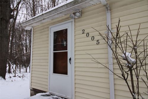 2005 Fairfield Ave, Wixom, MI, 48393-1328 | Card Image