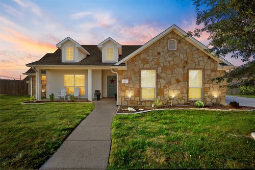 107 Oak Meadow Trl, Mcgregor, TX, 76657-4134 | Card Image