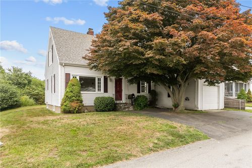 16 Narragansett Ave, Tiverton, RI, 02878-4611 | Card Image