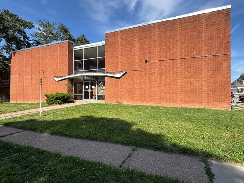 5n-2925 Dubuque St, Davenport, IA, 52803-1147 | Card Image