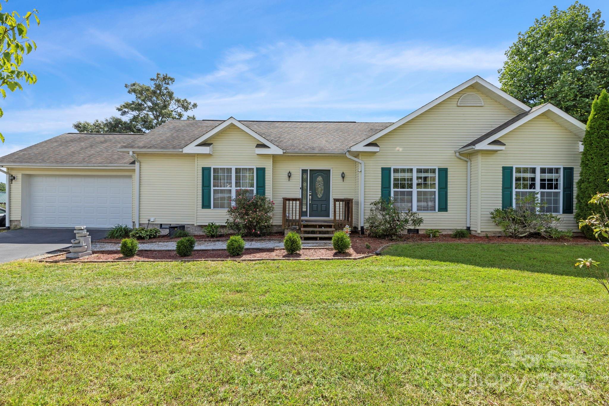 Freeman Place Trl, Hendersonville, NC 28792