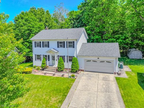 647 Robin Dr, Eastlake, OH, 44095-1613 | Card Image