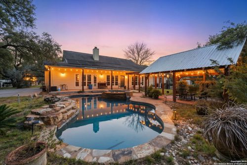 805 Paddy Rd, Floresville, TX, 78114 | Card Image