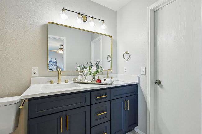 Full bath with double vanity and a ceiling fan | Image 19