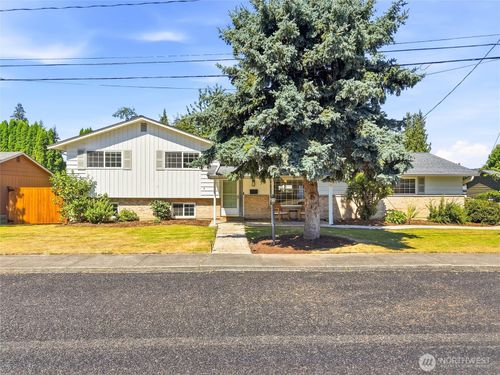 129 Christina Dr, Sumner, WA, 98390-1011 | Card Image