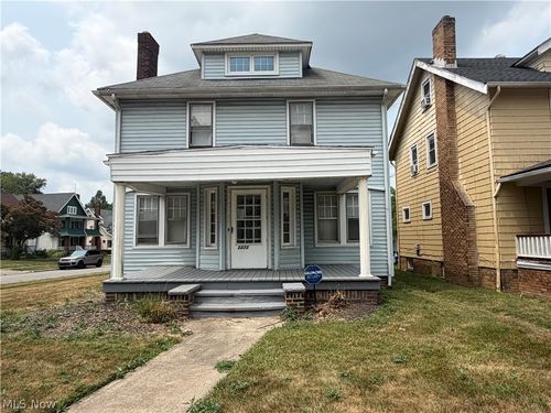 2272 S Taylor Rd, Cleveland Heights, OH, 44118-3035 | Card Image
