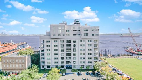 9f-90 Bay Street Lndg, Staten Island, NY, 10301-2664 | Card Image