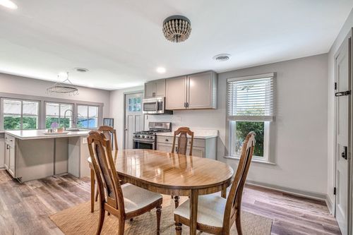 409 S 11th St, Clarksville, TN, 37040-3503 | Card Image