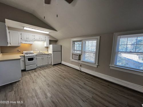 ste-3d-1221 Carolina Ave, Elizabeth City, NC, 27909-5461 | Card Image