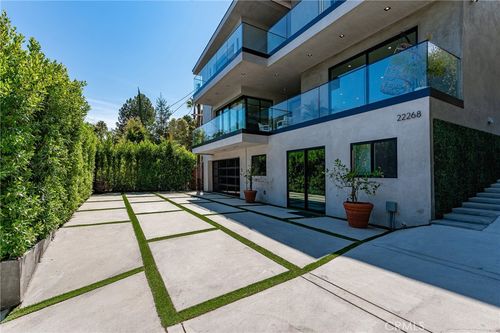 22268 Avenue San Luis, Woodland Hills, CA, 91364-3307 | Card Image