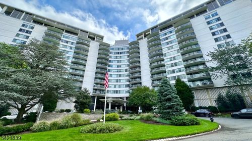 apt-1000-1 Claridge Dr, Verona, NJ, 07044-3009 | Card Image
