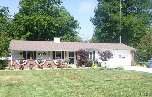 16 Edgewood Lane, Centralia, IL, 62801 | Card Image