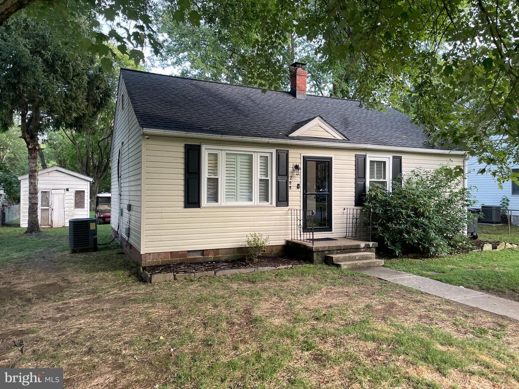 Mimosa Ave, Colonial Beach, VA 22443