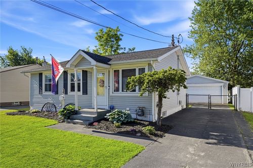 13 Blick St, Buffalo, NY, 14212-2310 | Card Image