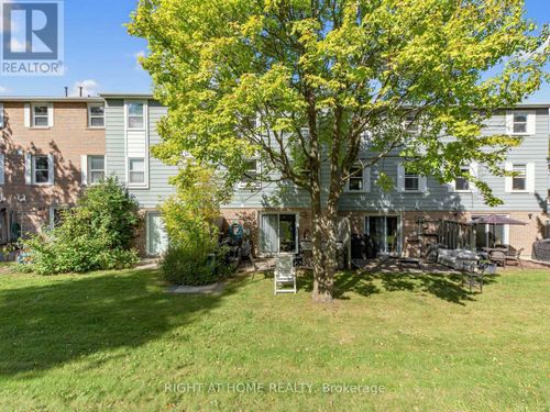 1984 John St, Thornhill, ON, L3T1Z1 | Card Image