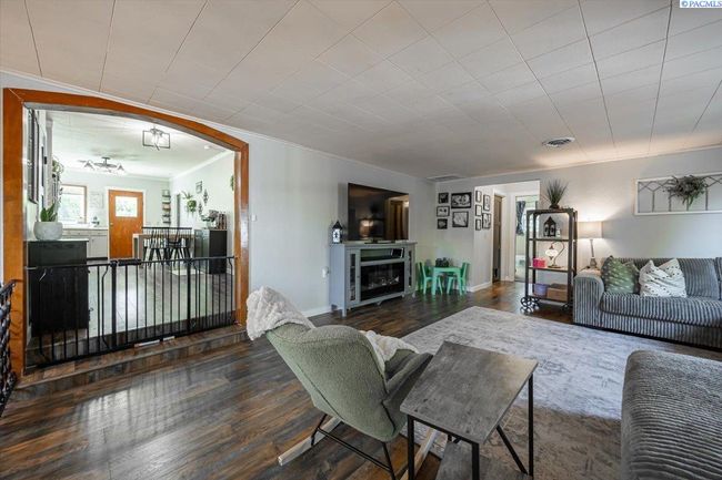 805 Babs Ave, Home with 4 bedrooms, 2 bathrooms and null parking in Benton City WA | Image 16