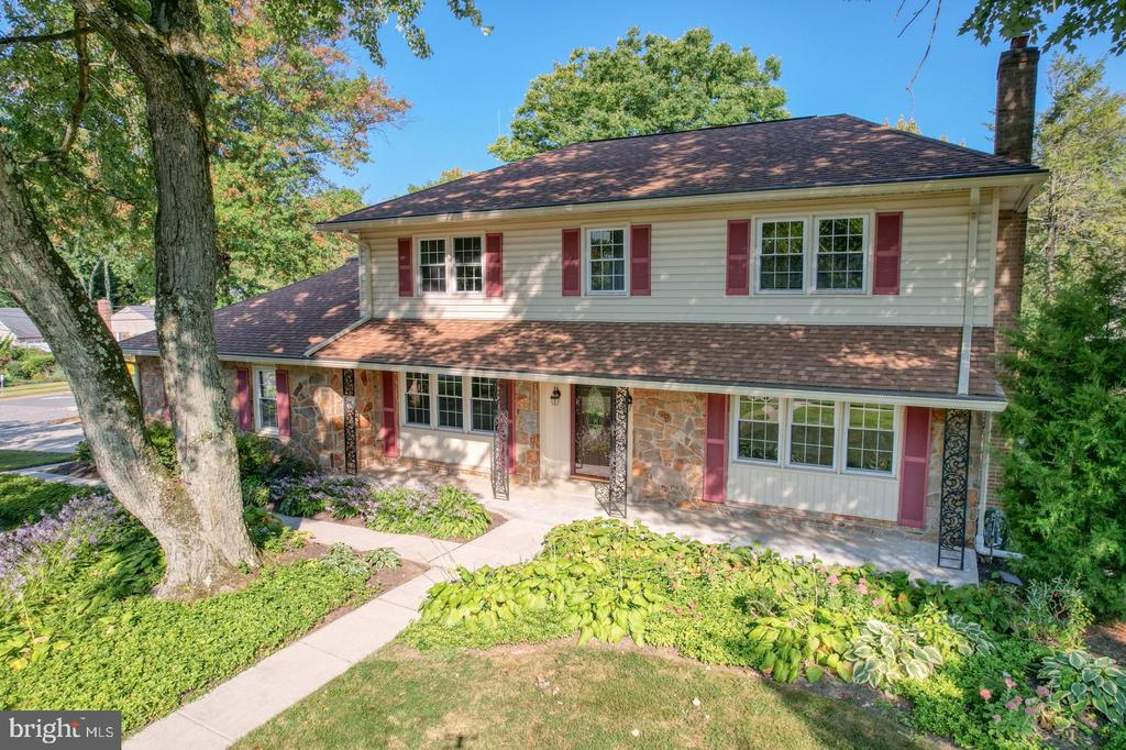 Deepwood Dr, Wilmington, DE 19810