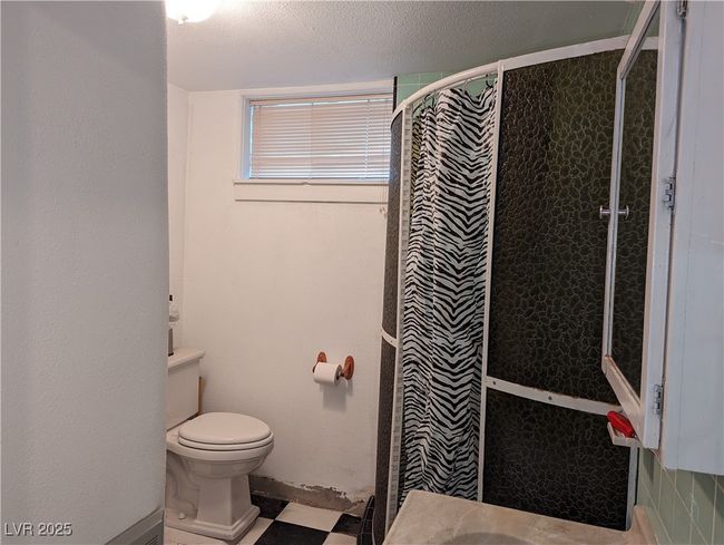 Downstairs-Bath | Image 24