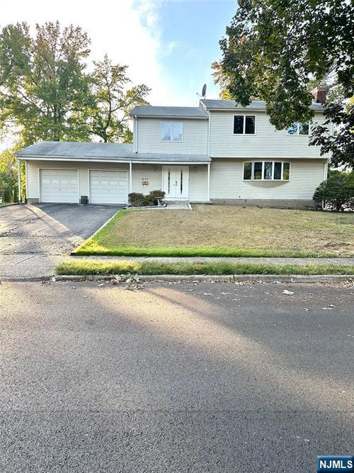 517 Fordham Pl, Paramus, NJ, 07652-5637 | Card Image